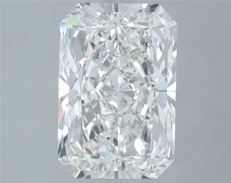 2.72ct Radiant Lab Grown Diamond (Colour E, Clarity VVS2, IGI Certified)