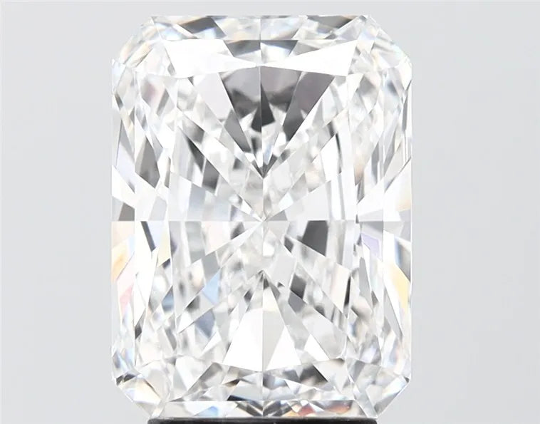 4.05ct Radiant Lab Grown Diamond (Colour E, Clarity VVS2, IGI Certified)