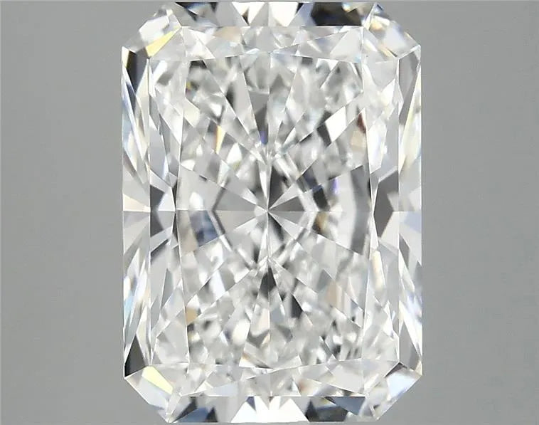 4.18ct Radiant Lab Grown Diamond (Colour E, Clarity VVS2, IGI Certified)