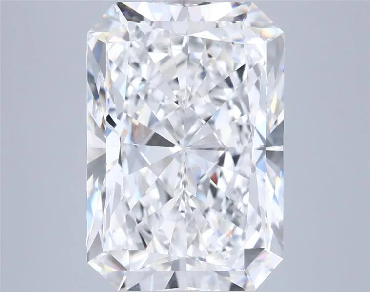 5.05ct Radiant Lab Grown Diamond (Colour E, Clarity VVS2, IGI Certified)